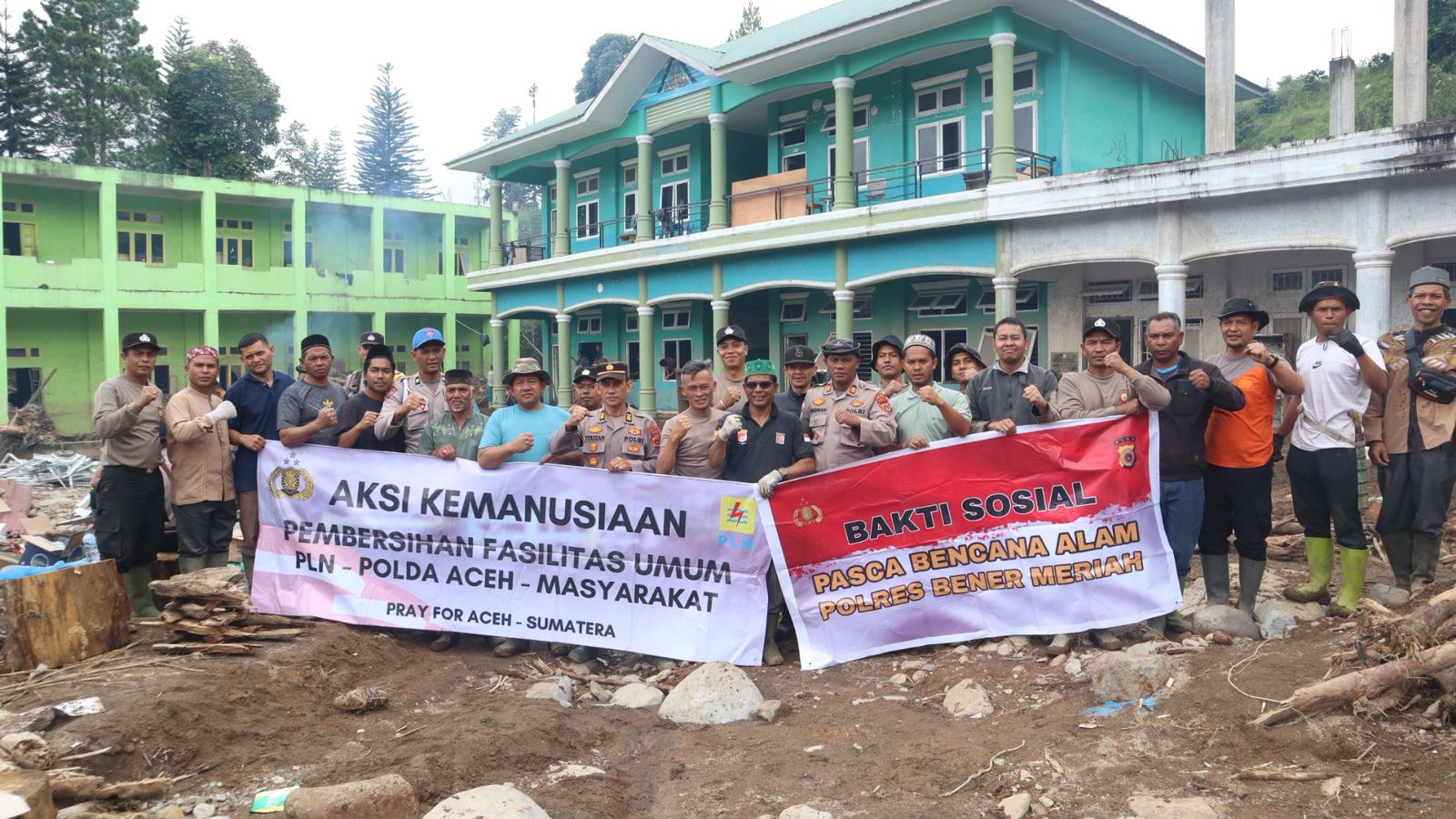 Peduli Pascabencana, Polres Bener Meriah Gotong Royong Bersihkan Dayah Terpadu Bustanul Ulum