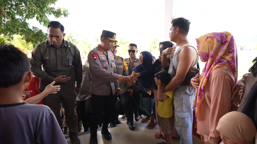 Kapolri dan Ketua Umum Bhayangkari Tinjau Udara Dampak Banjir Longsor Sumut, Pastikan Percepatan Bantuan untuk Warga