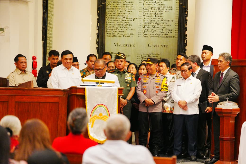 Tinjau 2 Gereja, Kapolri Pastikan Pengamanan dan Pelayanan Misa Malam Natal