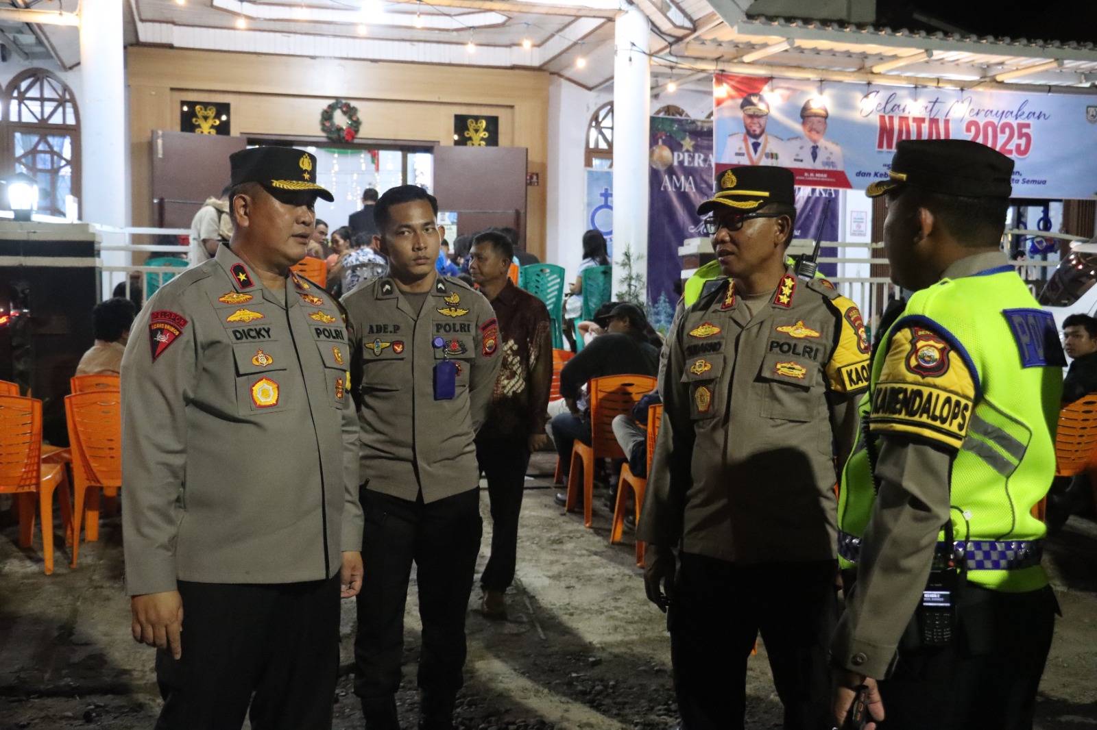 Waka Polda Bengkulu Pantau giat Ibadah Gereja HKBP Jitra Malam Natal, pers Pam laksanakan Gatur Lalin, Pam dan Monitoring seputaran Tempat Ibadah