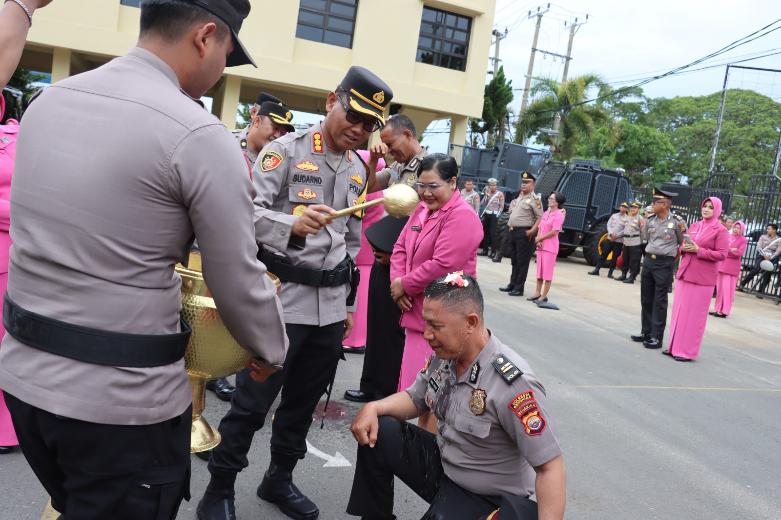 Kapolresta Bengkulu Pimpin Upacara Kenaikan Pangkat 81 Personel Polri