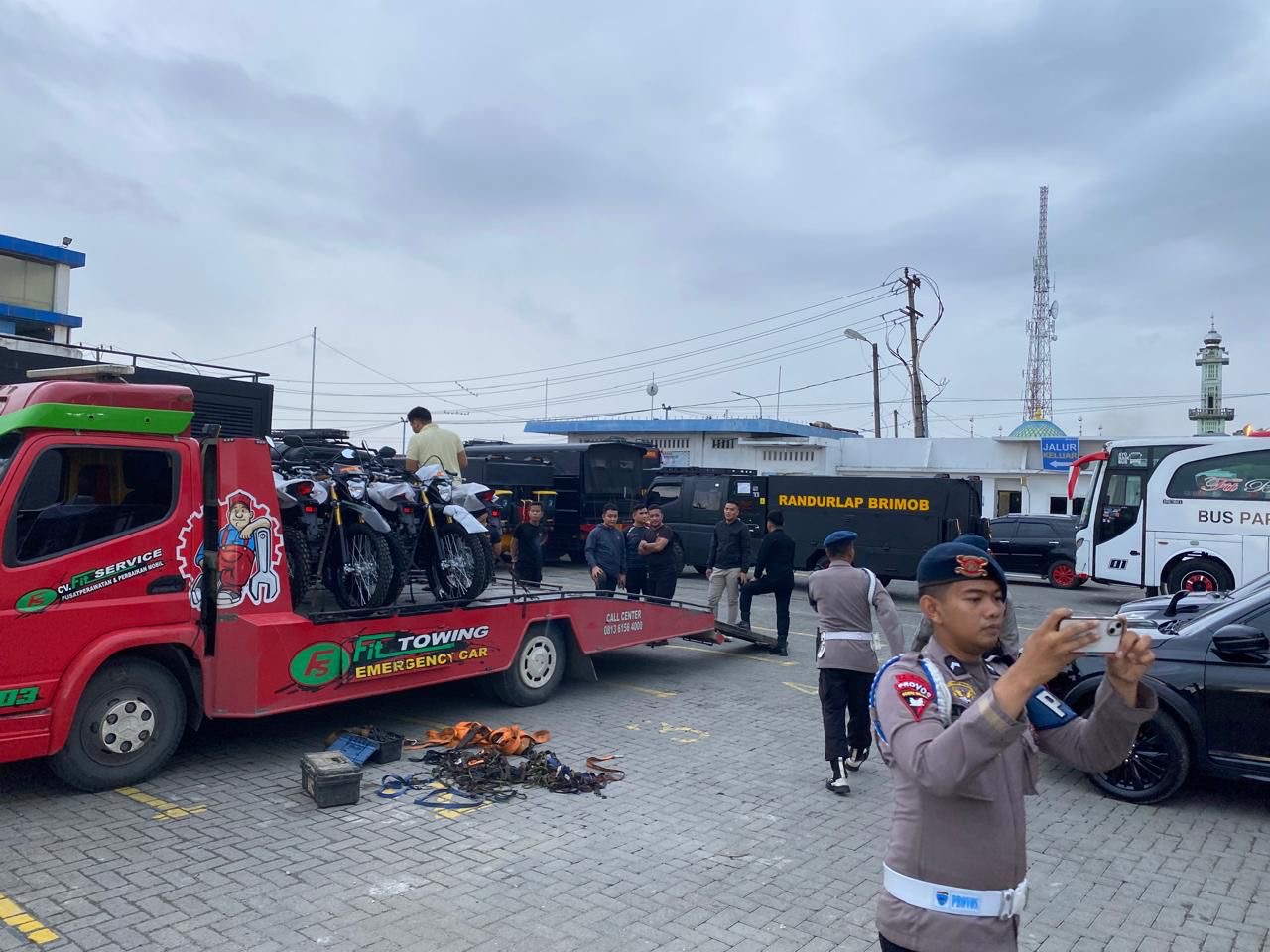 c4177ea1-78a7-41c0-8fa5-c882f2681843