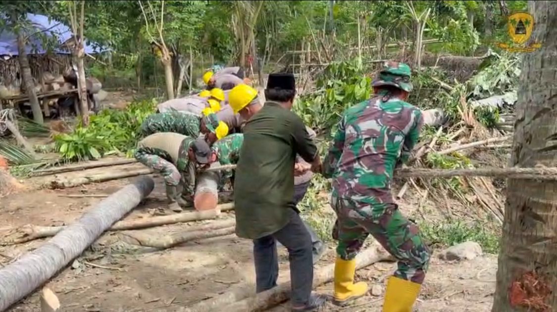 Brimob Polda Sulteng Bangun Jembatan Sementara Penghubung Wani 3–Labuan Kungguma