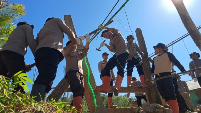 Polres Gayo Lues Bangun Empat Jembatan Gantung, Warga : Dapat Menjual Hasil Kebun Ke Pasar