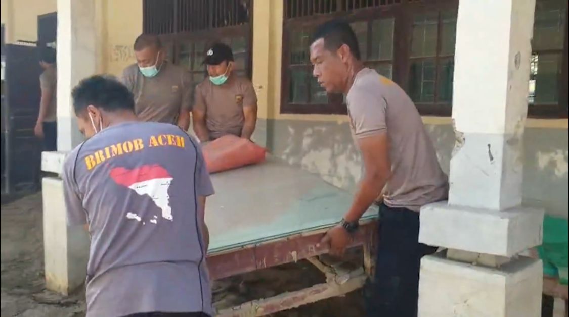 Polri Tegaskan Komitmen Pemulihan Pascabencana, SMA Negeri 1 Peusangan Siap untuk Kegiatan Belajar Mengajar