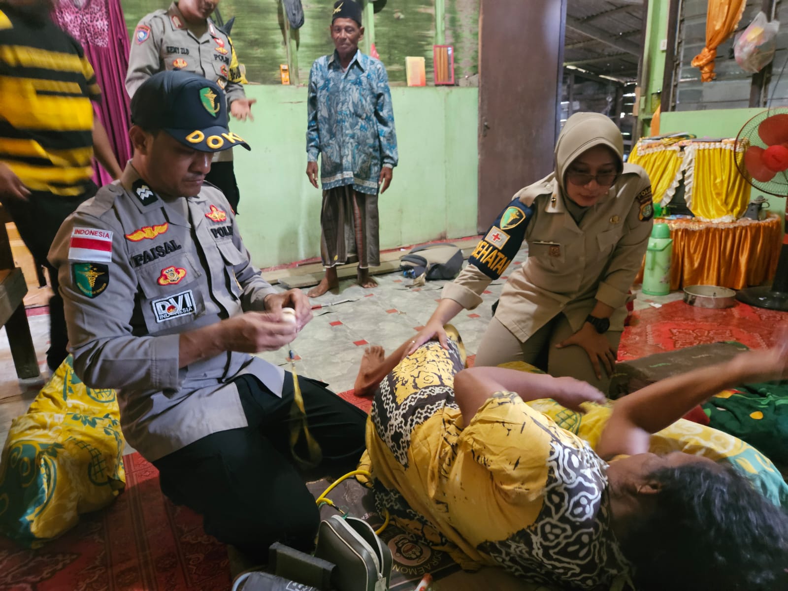 Polri Hadir Menyentuh dari Pintu ke Pintu: Layanan Kesehatan dan Home Visit Ringankan Derita Warga Terdampak Banjir Aceh Tamiang