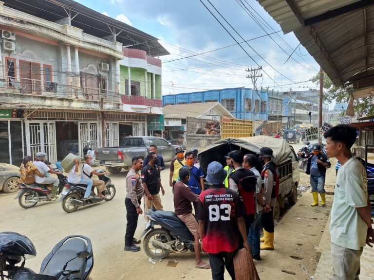Dari Jalan Tergenang ke Bengkel Perbaikan, Polisi gunakan towing  Evakuasi Mobil Warga Pascabanjir