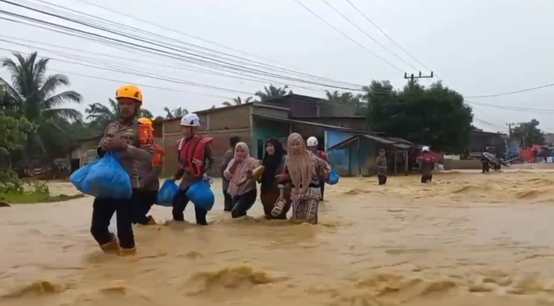 Hujan Lebat Picu Banjir Susulan, Kapolres Aceh Timur Siagakan Perahu Evakuasi di Sejumlah Gampong