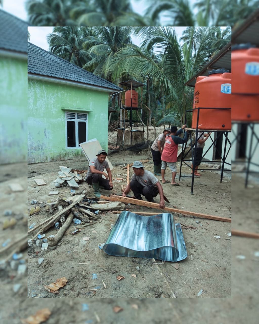 Brimob Hadirkan Sanitasi Layak bagi Korban Banjir di Desa Tolang Julu