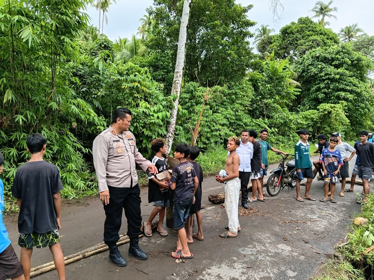 Tiga Kabupaten Terdampak Hidrometeorologi, Polri Bergerak Cepat Lakukan Penyelamatan dan Pemenuhan Kebutuhan Pengungsi