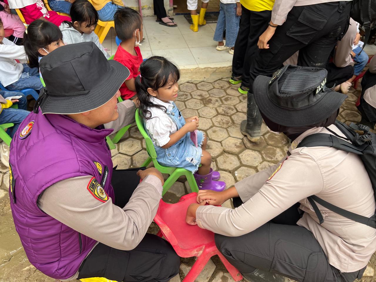 Datang untuk Mengabdi, Hadir untuk Menyembuhkan : 9 Taruna Akpol dan SSDM Polri Laksanakan Trauma Healing Perdana di Aceh Tamiang