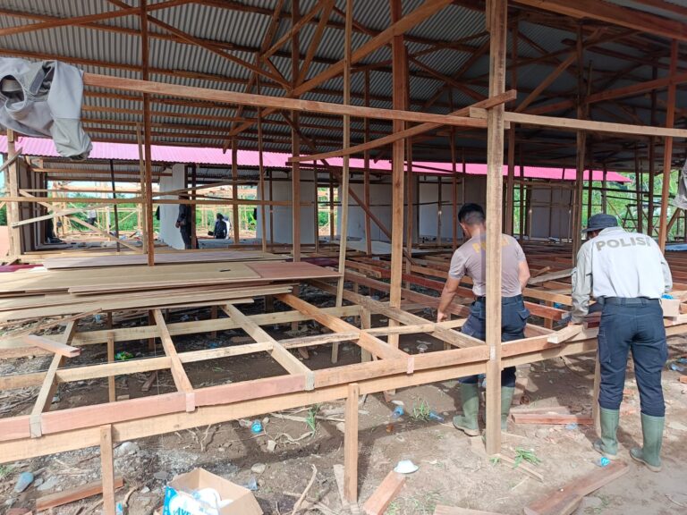 Capai 47 Unit, Pembangunan Huntara Sat Brimob Polda Sumbar Terus Berjalan di Pauh