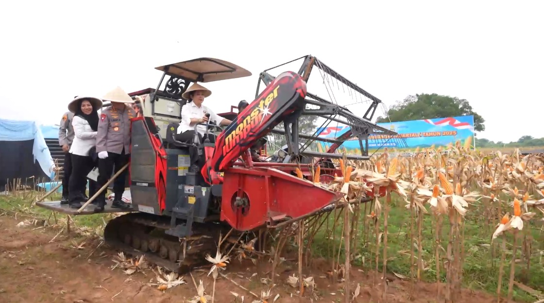 Kapolri-Ketua Komisi IV Panen Raya Jagung di Bekasi, Komitmen Dukung Ketahanan Pangan