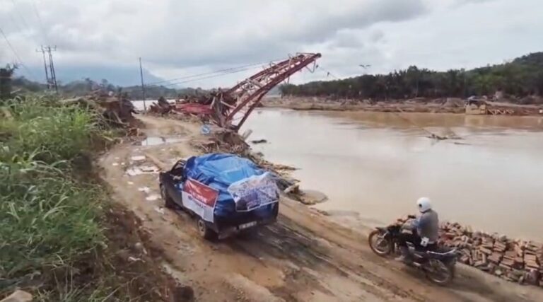 Wujudkan Kepedulian Polri, Polres Aceh Timur Salurkan Bantuan Logistik Kapolri ke 14 Titik Pengungsian Banjir