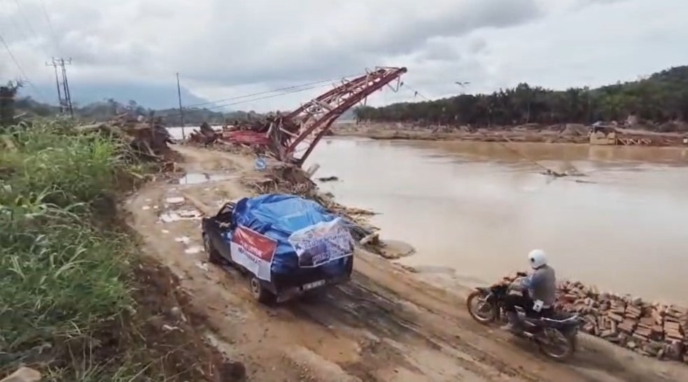 Wujudkan Kepedulian Polri, Polres Aceh Timur Salurkan Bantuan Logistik Kapolri ke 14 Titik Pengungsian Banjir