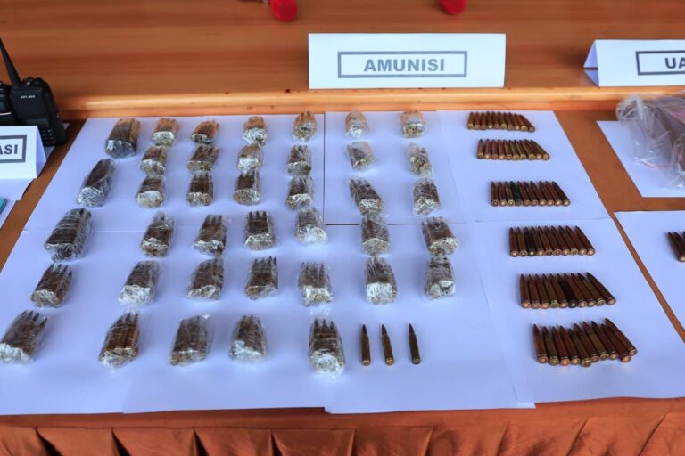 Kamp KKB di Nabarua Dibongkar Aparat Gabungan, Ratusan Amunisi dan Puluhan Juta Rupiah Diamankan