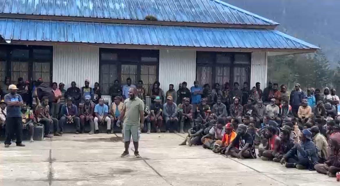 Aparat Gabungan Satgas Ops Damai Cartenz bersama Polres Puncak Amankan Aksi Masyarakat di Ilaga, Situasi Berlangsung Aman dan Kondusif
