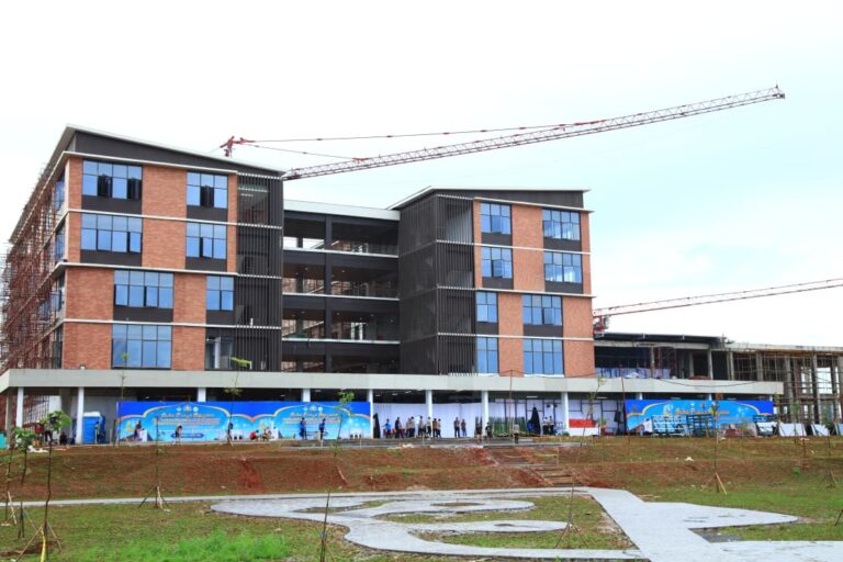 Pembangunan SMA Kemala Taruna Bhayangkara Bogor Capai 60 Persen, Polri Gelar Buka Puasa Bersama Warga Gunung Sindur