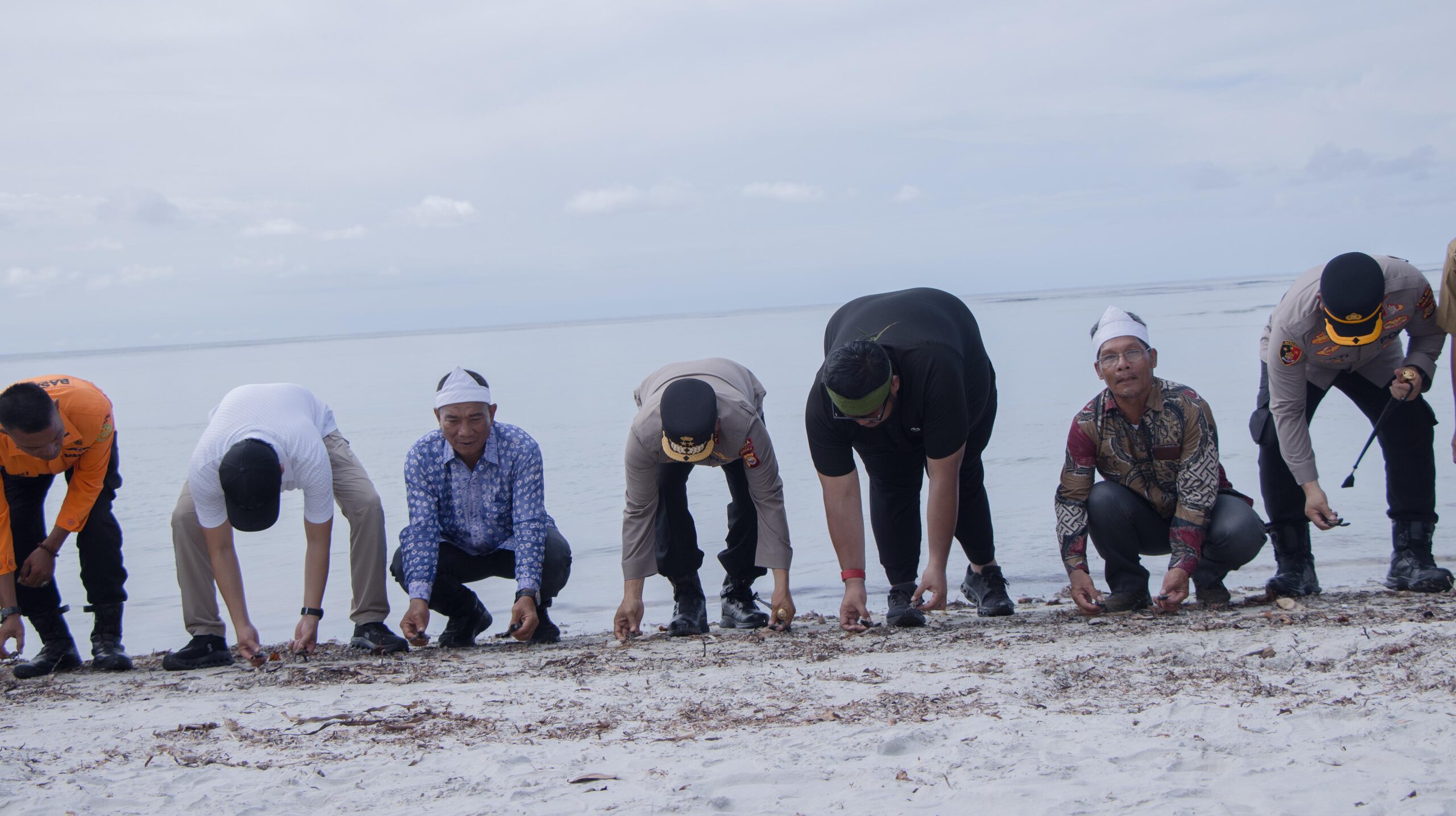 Kapolda Bengkulu Kunjungi Pulau Enggano, Tegaskan Komitmen Pelayanan hingga Pelestarian Lingkungan