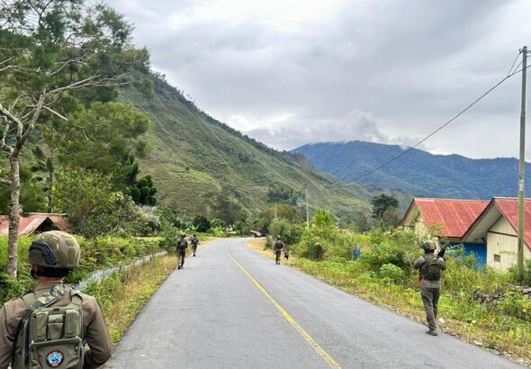 Patroli Humanis di Puncak Jaya : Satgas Damai Cartenz Bangun Kepercayaan Warga dari Kampung ke Kampung