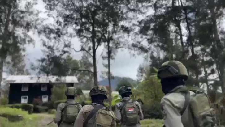 Patroli Humanis Satgas Ops Damai Cartenz-2026 di Sinak Perkuat Kedekatan dengan Masyarakat