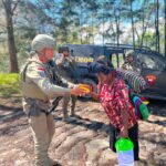 Menyapa dari Jantung Papua, Patroli Humanis Satgas Damai Cartenz Perkuat Kedekatan dengan Warga Ilaga