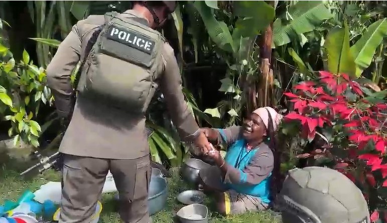 Menembus Medan Puncak Jaya, Patroli Humanis Satgas Damai Cartenz Hadirkan Rasa Aman bagi Warga