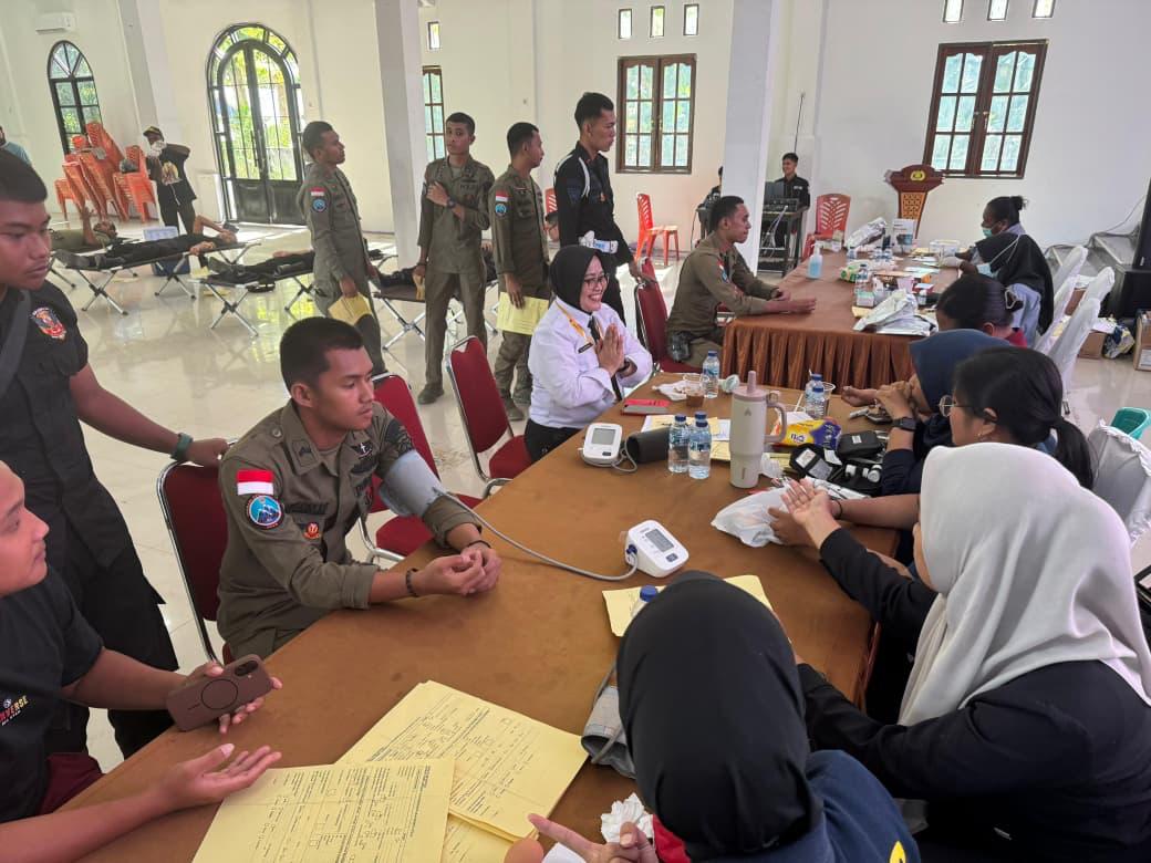 Meriahkan HUT Bhayangkara ke-80, Personel Damai Cartenz Partisipasi Dalam Giat Donor Darah di Polres Nabire