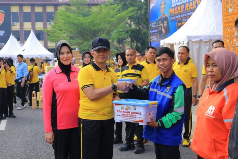 Polda Lampung Gelar Bazar, Pasar Rakyat, Olahraga Bersama, dan Bakti Sosial Sambut Hari Bhayangkara ke-80
