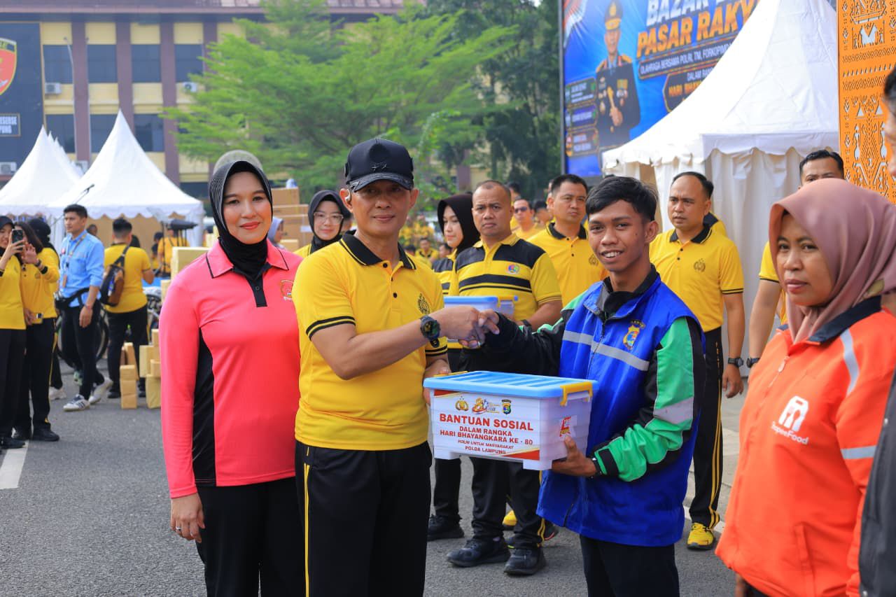 Polda Lampung Gelar Bazar, Pasar Rakyat, Olahraga Bersama, dan Bakti Sosial Sambut Hari Bhayangkara ke-80
