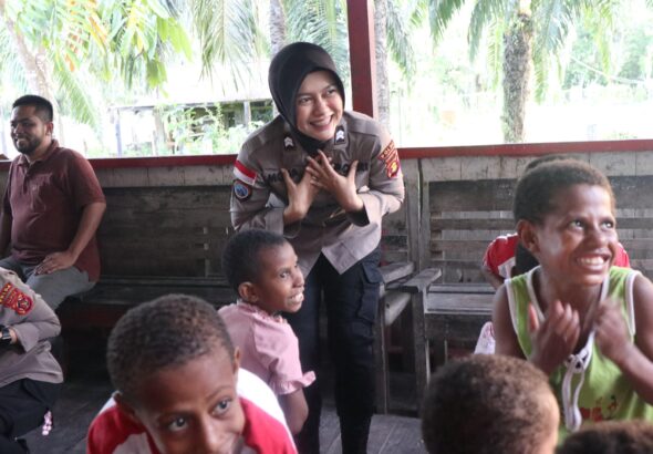 Tawa Anak-Anak Papua Sambut Kehadiran Satgas Damai Cartenz, Hangatkan Panti Asuhan di Keerom